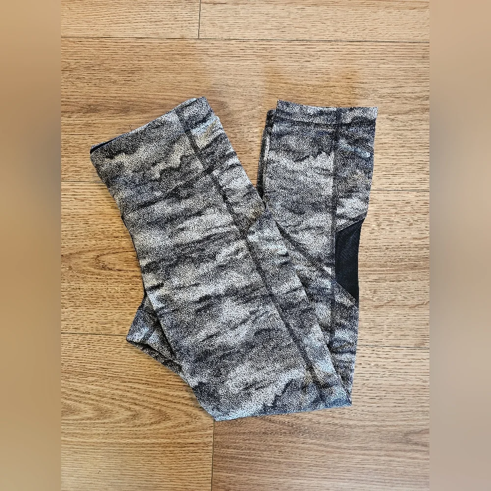 Lululemon Athletica Black and Gray Women's Leggings